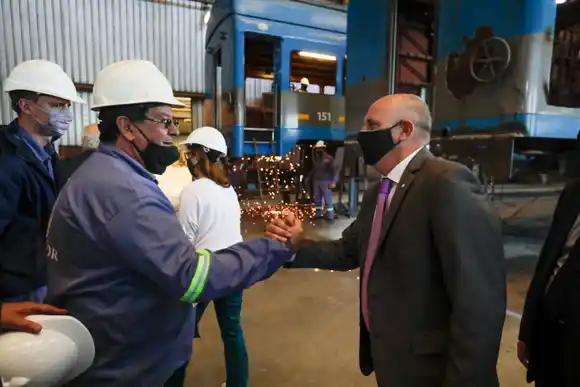 Vuelven los trenes doble piso y sumarán 45 puentes modulares en el AMBA