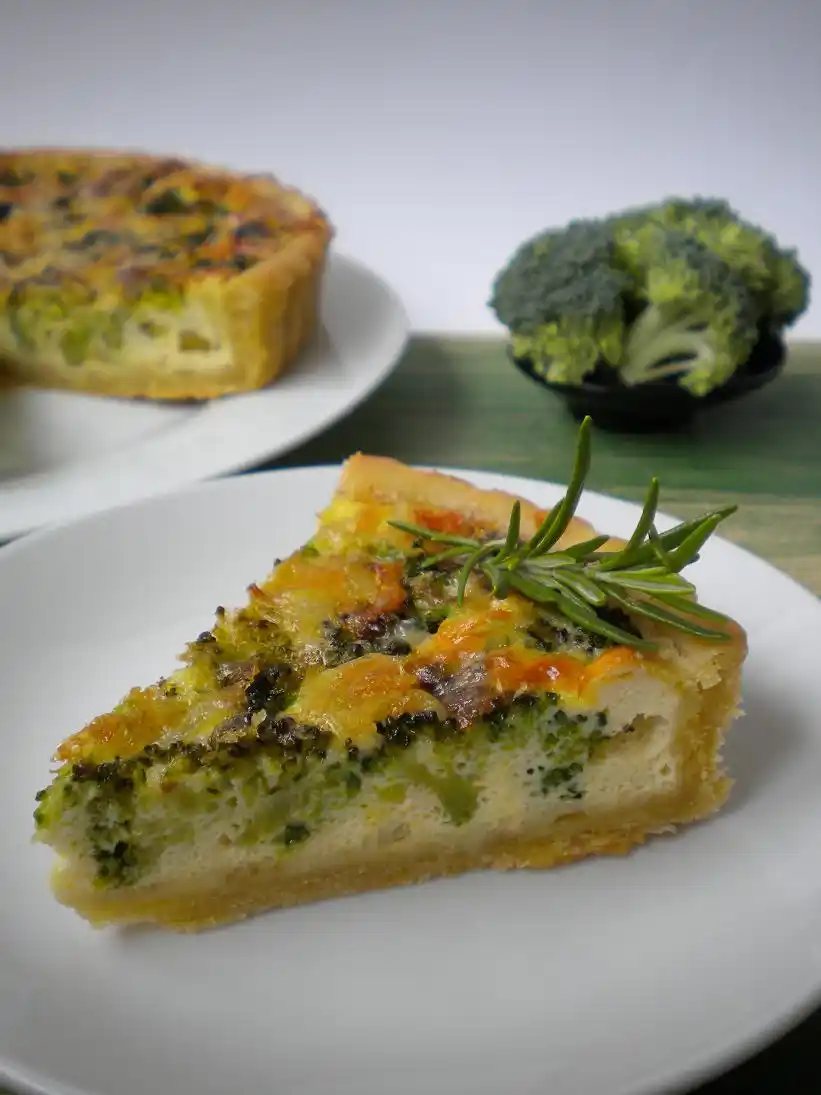 Quiche de brócoli y queso azul