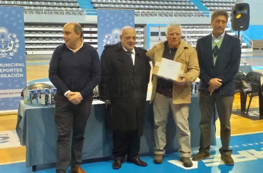 Se realizó la segunda entrega de lámparas de bajo consumo a clubes de la ciudad