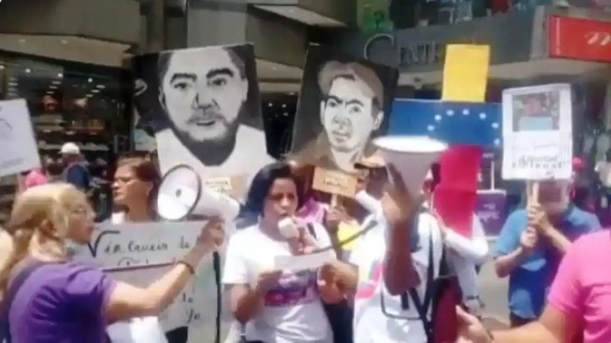 ¡LA PROCESIÓN POR DENTRO! Pensionados y jubilados marcharon en viacrucis exigiendo reivindicaciones (VIDEO)