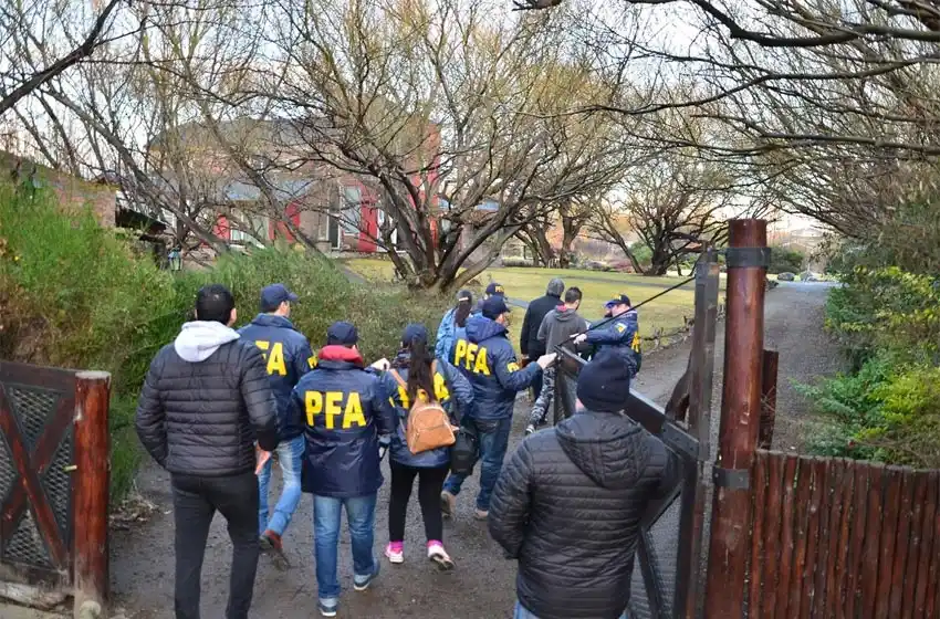 En el allanamiento a la casa de Cristina Kirchner encontraron información que podría provenir de escuchas ilegales