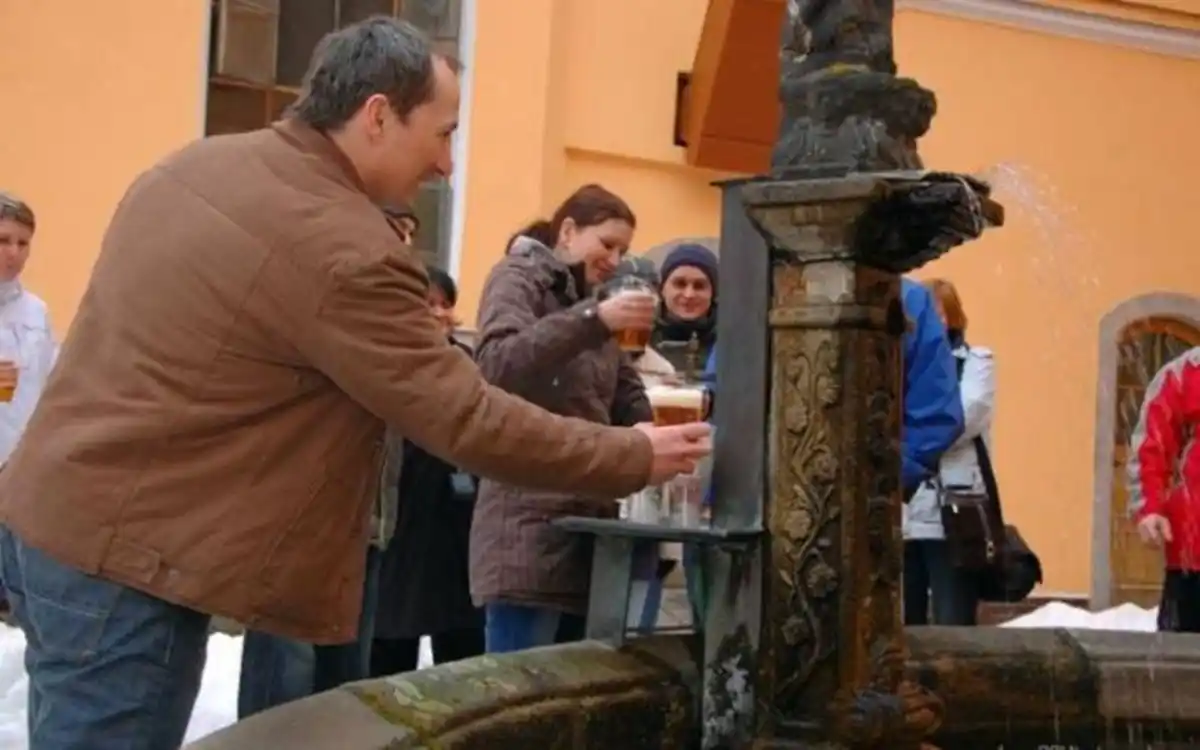 Eslovenia inaugura la primer fuente publica de Cerveza
