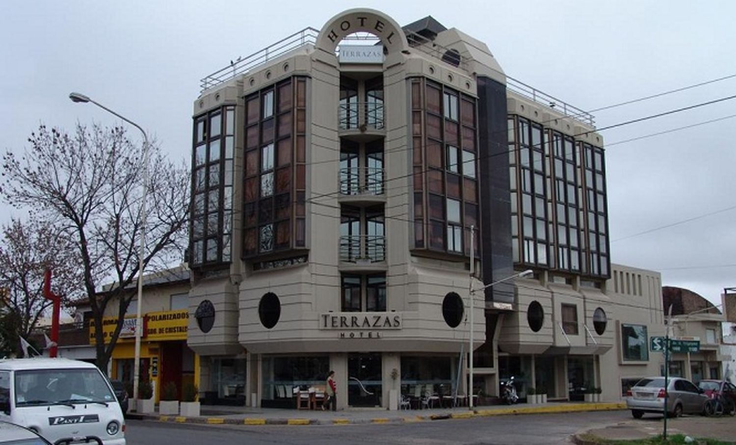Robaron el micro de Juventud: se llevaron la ropa y los botines para el partido