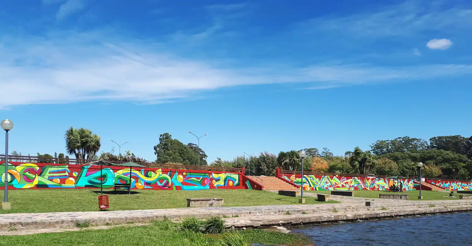 Un enorme mural transforma el Dique