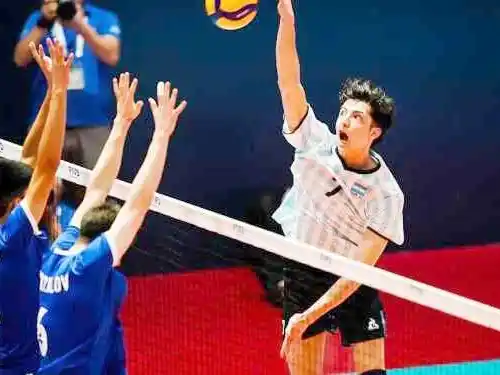 Triunfo frente a Uzbekistán en cuatro sets