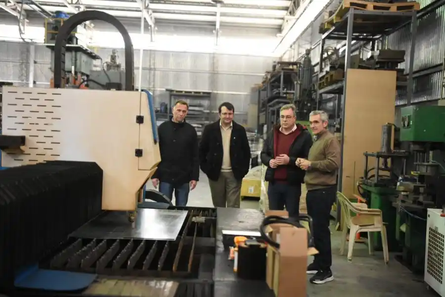 El Intendente visitó la fábrica Unitec S.A. para conocer su trabajo