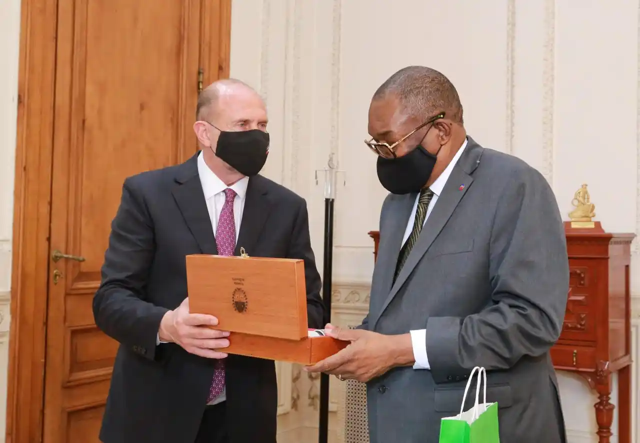 Migración, salud y producción en la agenda del gobernador Perotti con el embajador de Haití