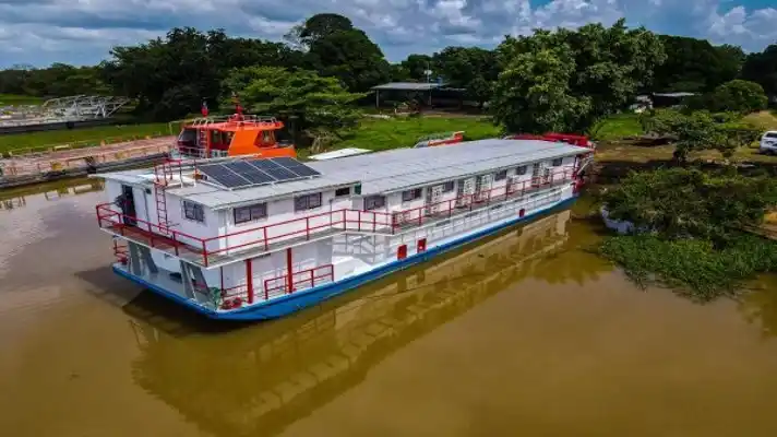 Unicef rehabilitó un barco hospital para llevar salud, nutrición y agua a indígenas en Venezuela