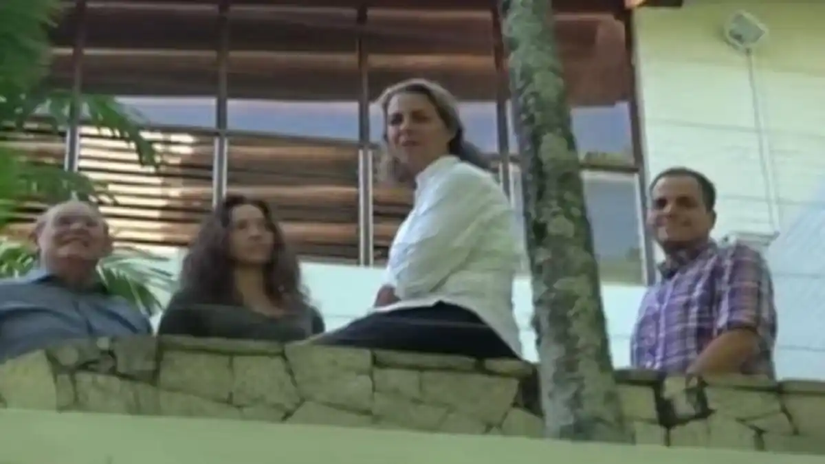 «ES UNA CÁRCEL»: llevan 35 días sin electricidad los refugiados en la embajada de Argentina