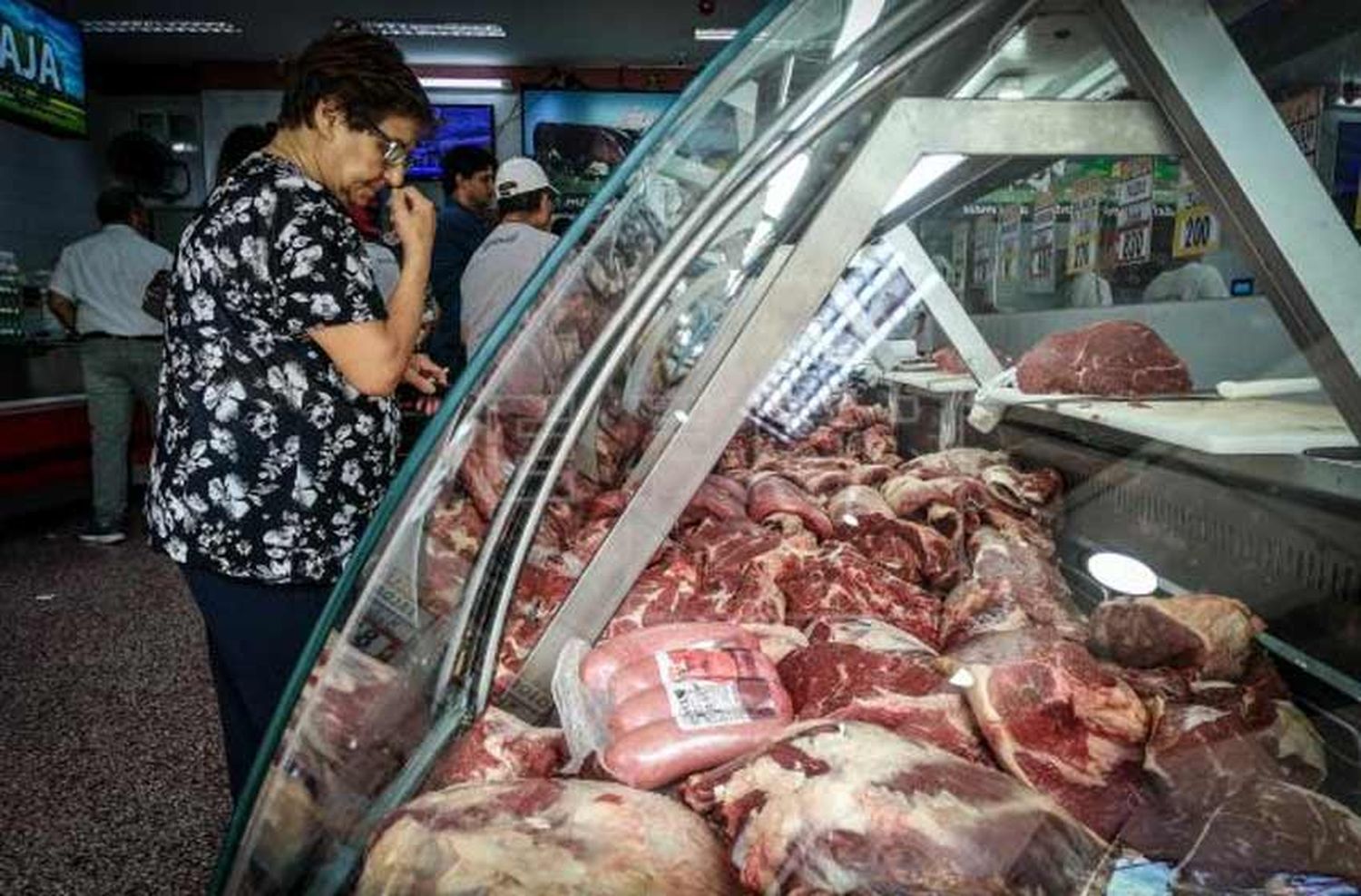 Pese a las restricciones a la exportación, el consumo de carne cayó durante agosto