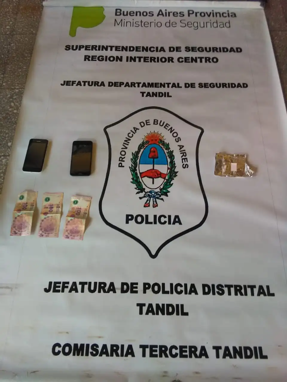 Joven aprehendido por vender droga en la vía pública