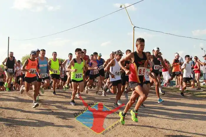 El 1er Maratón del Pan Casero  Sauce de Luna fue ganado por  Patricia Ponce e Ignacio Valín