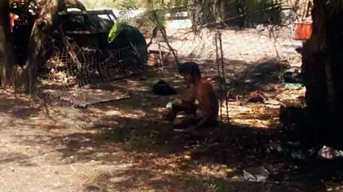 Crueldad en Patagones: Hallaron a un joven discapacitado encadenado en su casa