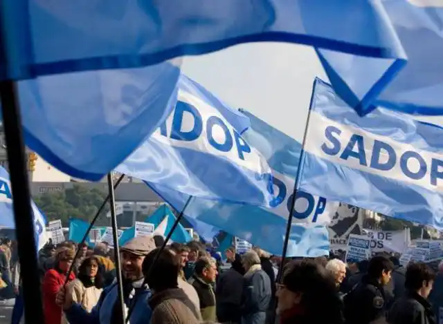 Los docentes privados plantean hacer 72 horas más de paro 