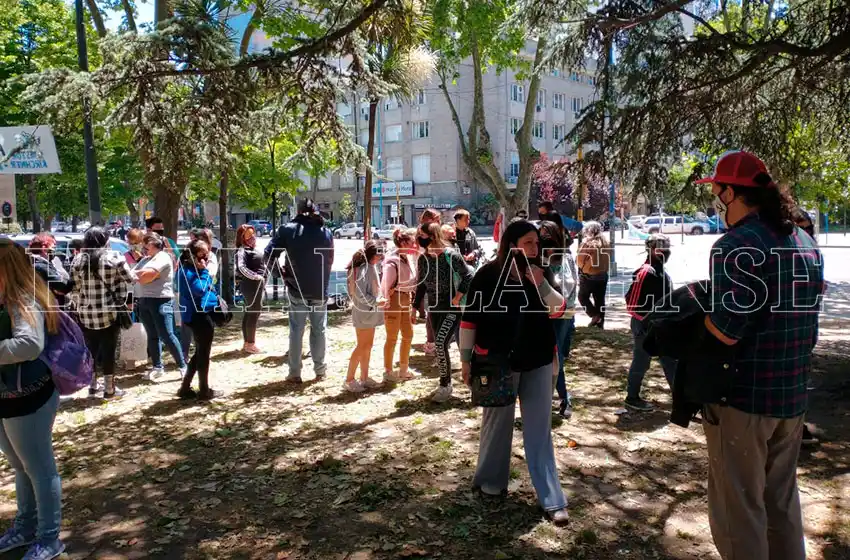 Cooperativistas y organizaciones sociales presentaron un petitorio a Montenegro en reclamo de trabajo