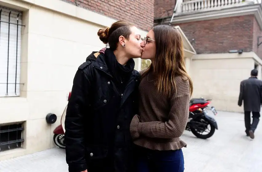Casación absolvió a Mariana, condenada por besarse con su pareja, Rocío Girat
