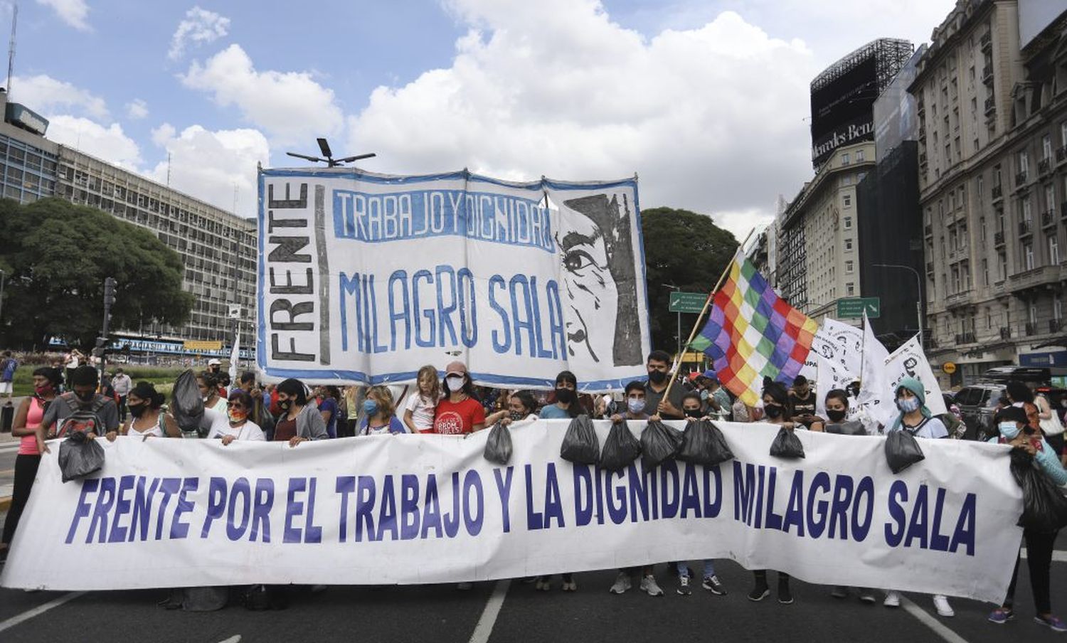 Organizaciones sociales y políticas se marcharon por la liberación de Milagro Sala