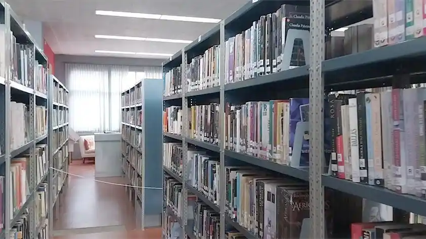 Estanterías abiertas para todos los socios de la Biblioteca Popular