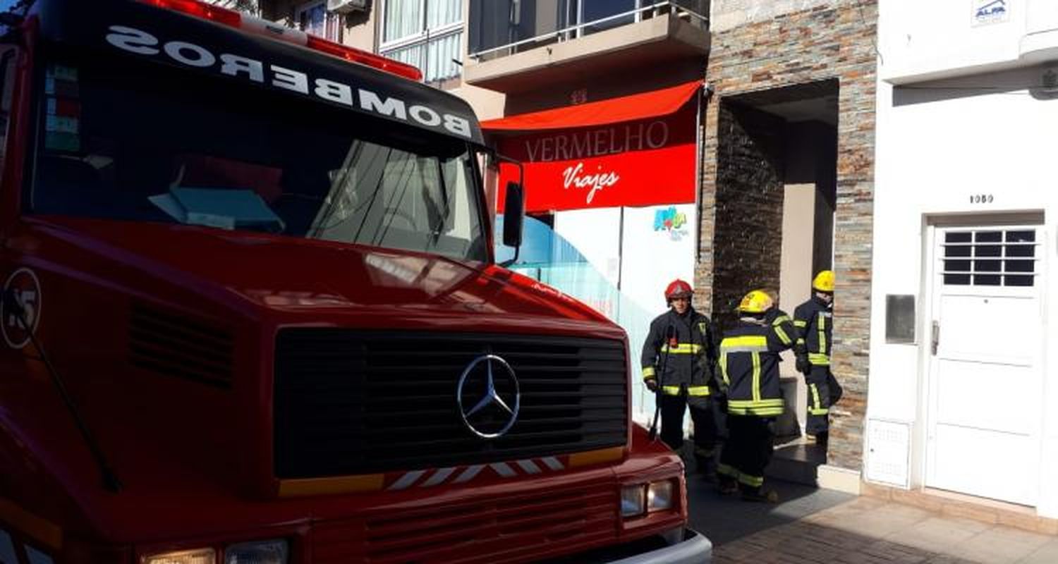 Bomberos Voluntarios sofocó un principio de incendio en un departamento en pleno centro