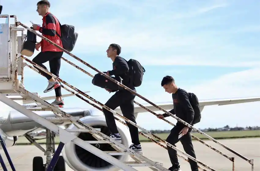 Con la idea de conseguir el pase a octavos, Newell’s viajó a Brasil a la espera de Santos