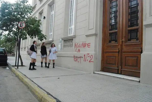 Sin códigos: Pintaron la Enova, patrimonio histórico de la ciudad