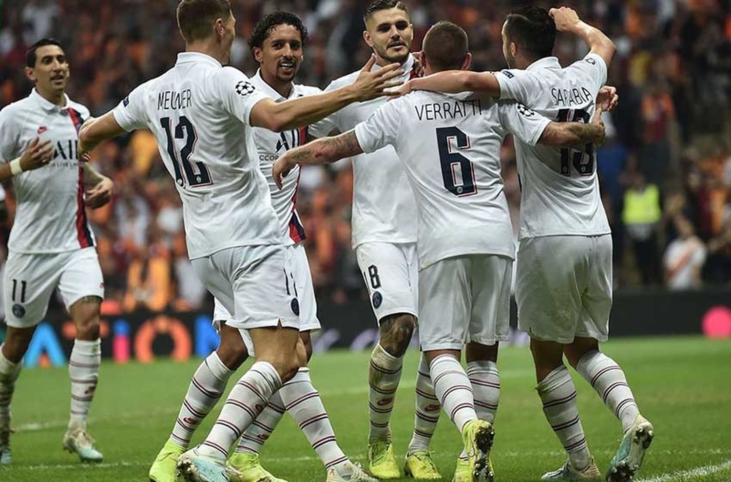 Icardi metió su primer gol en PSG y su equipo venció al Galatasaray