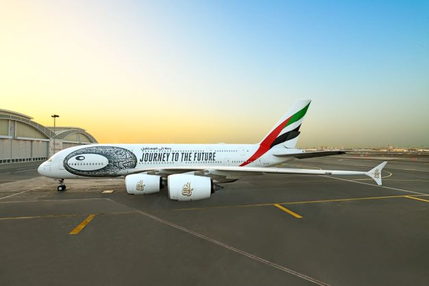 Emirates presenta 10 Airbus A380 con livery del Museo del Futuro