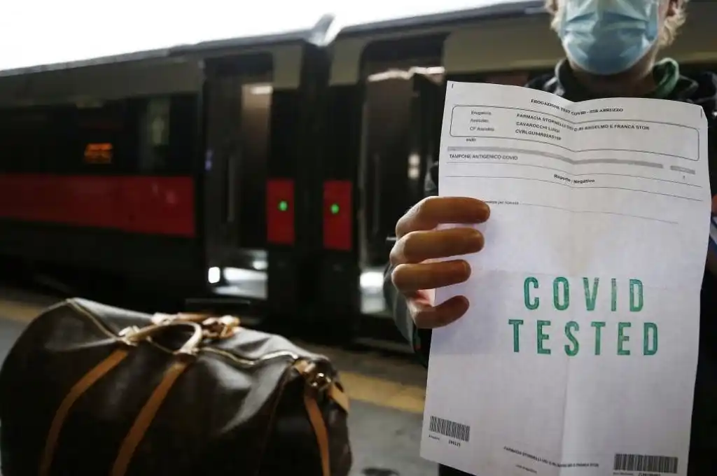 Italia lanzó el primer tren de pasajeros “libre de Covid”
