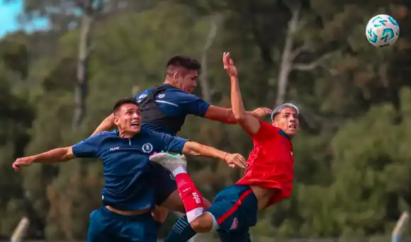 Un empate y una derrota para Alvarado en su primera prueba