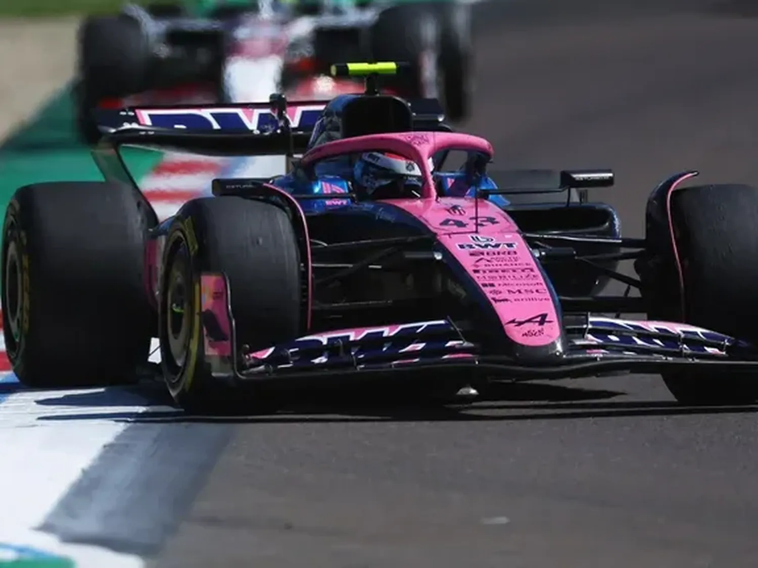 Colapinto volvió a la F1 con Alpine: terminó 16° en Imola, donde Verstappen fue imparable