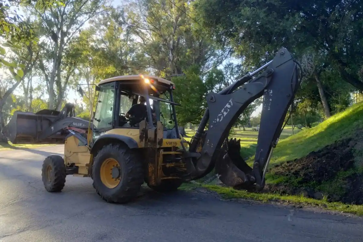 Realizan trabajos de mejora en desagües y calles del Parque Unzué