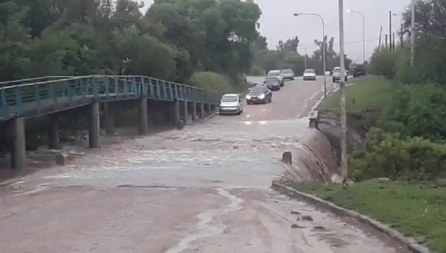 Intensos registros de lluvia en Libertador San Martín: el arroyo Salto dejó sectores incomunicados