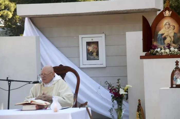 Segundo aniversario de una ermita en Villa del Deportista