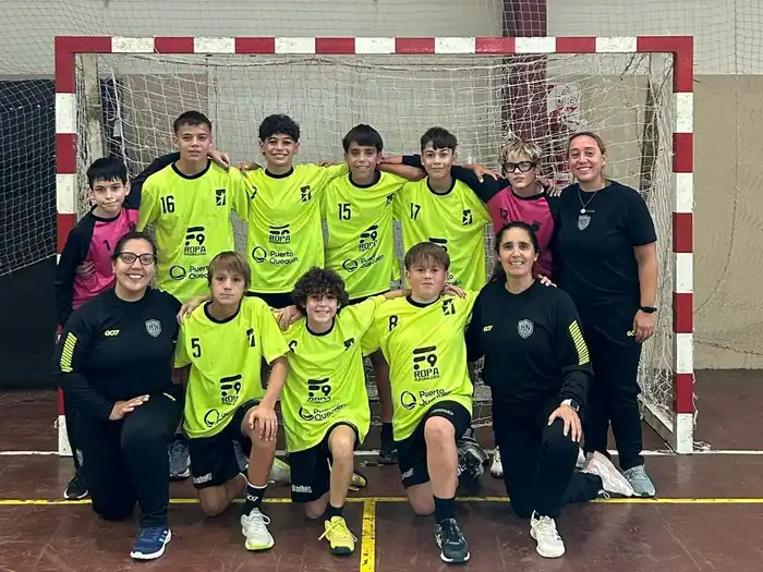 Los jugadores de Menores Masculino de Handball Necochea