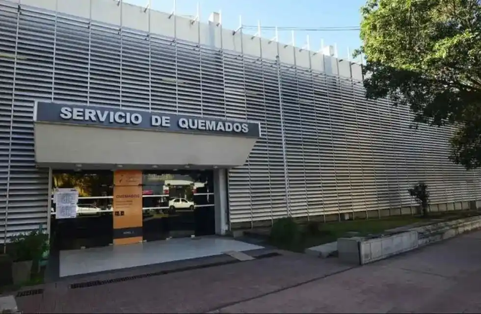 La mujer se encuentra internada en el Instituto del Quemado con el 90 % del cuerpo quemado