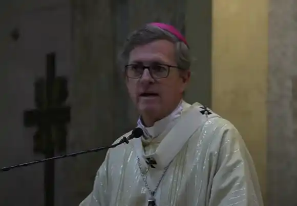 El arzobispo metropolitano Jorge García Cuerva encabeza la misa por el papa Francisco