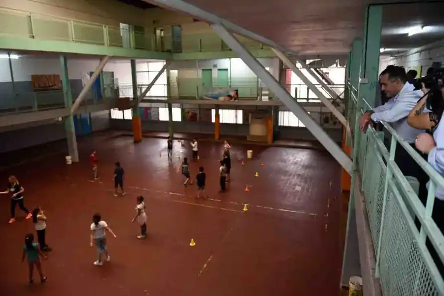 Finocchiaro anunció playones deportivos escolares para «Fuerte Apache»