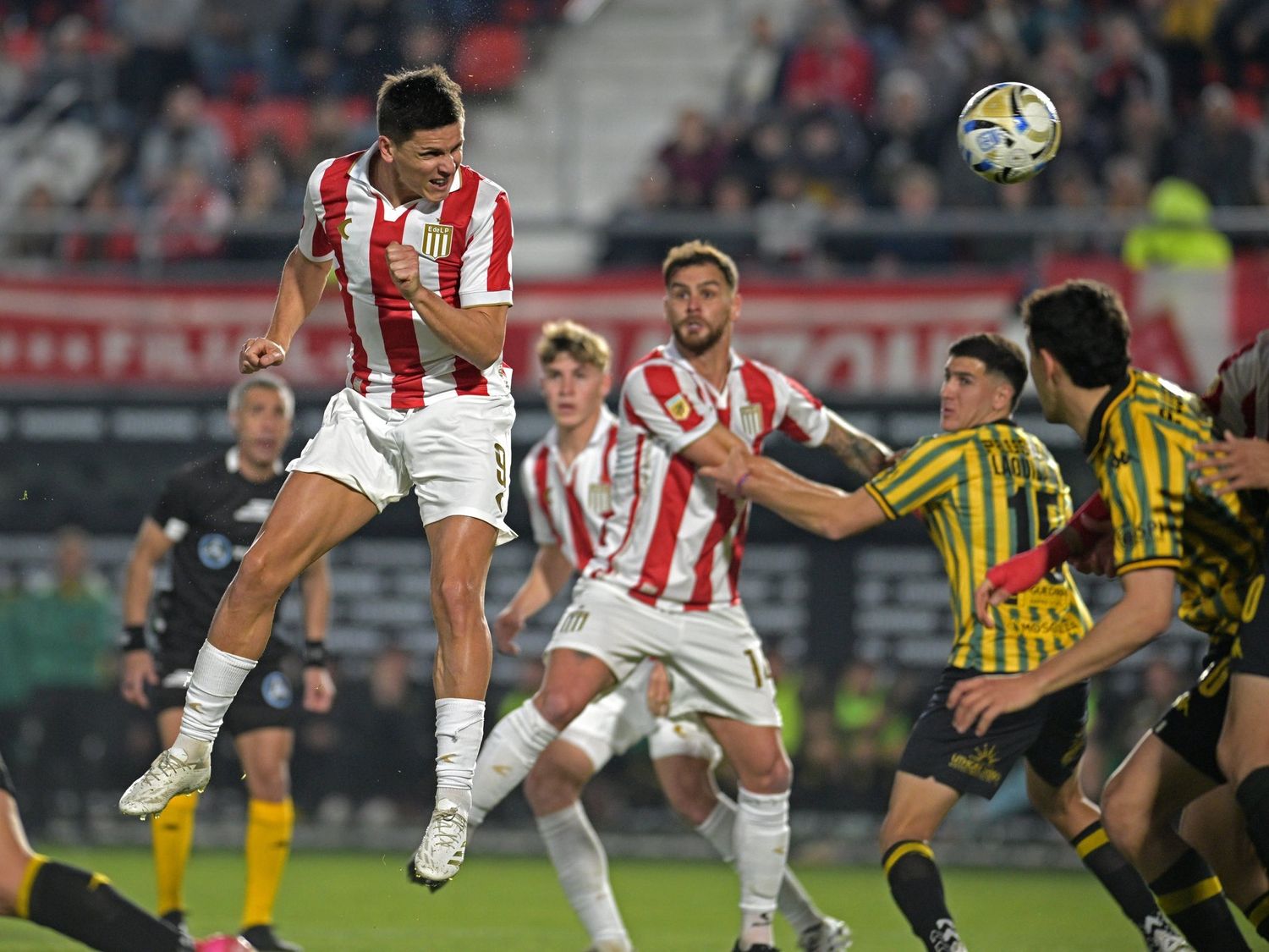 Estudiantes llegó a la punta con su triunfo ante Aldosivi
