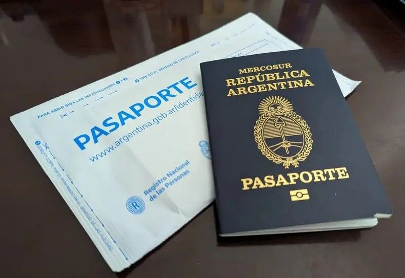 El inconveniente se originó en la “tinta negra de seguridad suministrada por una empresa alemana", alegó el Renaper.