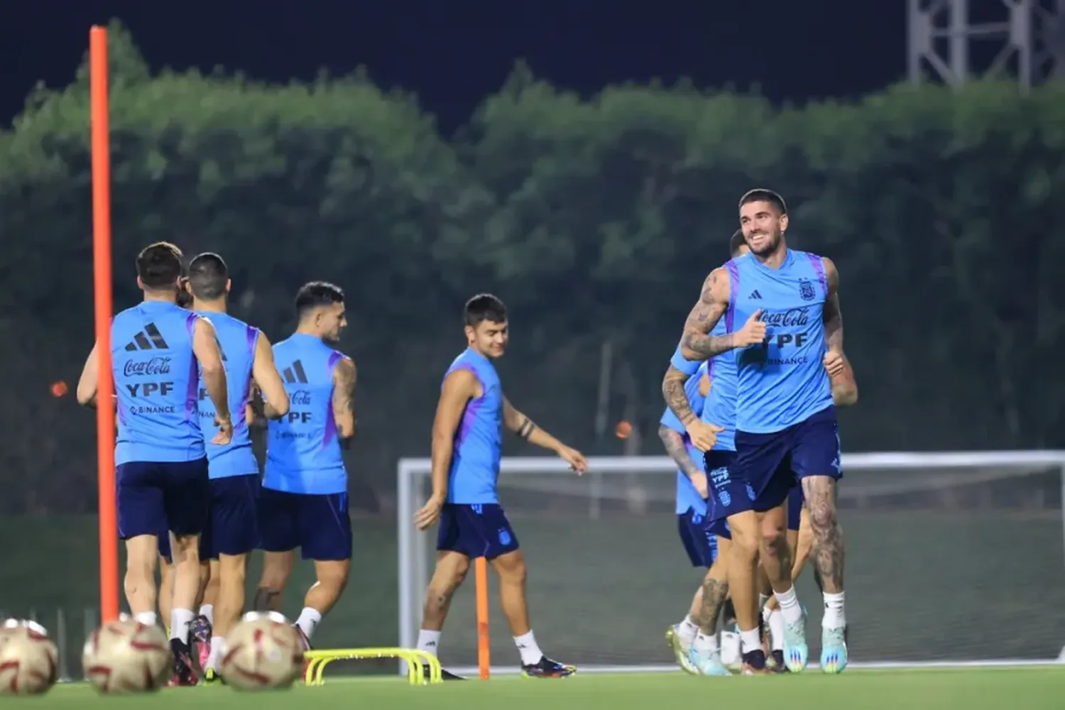 Argentina entrenó sin definir su equipo para la Final 