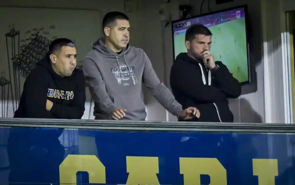 Mientras Riquelme comienza a sentir la pérdida de paciencia de los hinchas con la performance del equipo, ahora le llega una denuncia penal.
