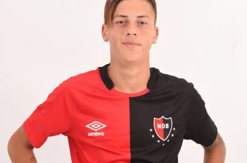 Otro juvenil firmó su primer contrato como profesional