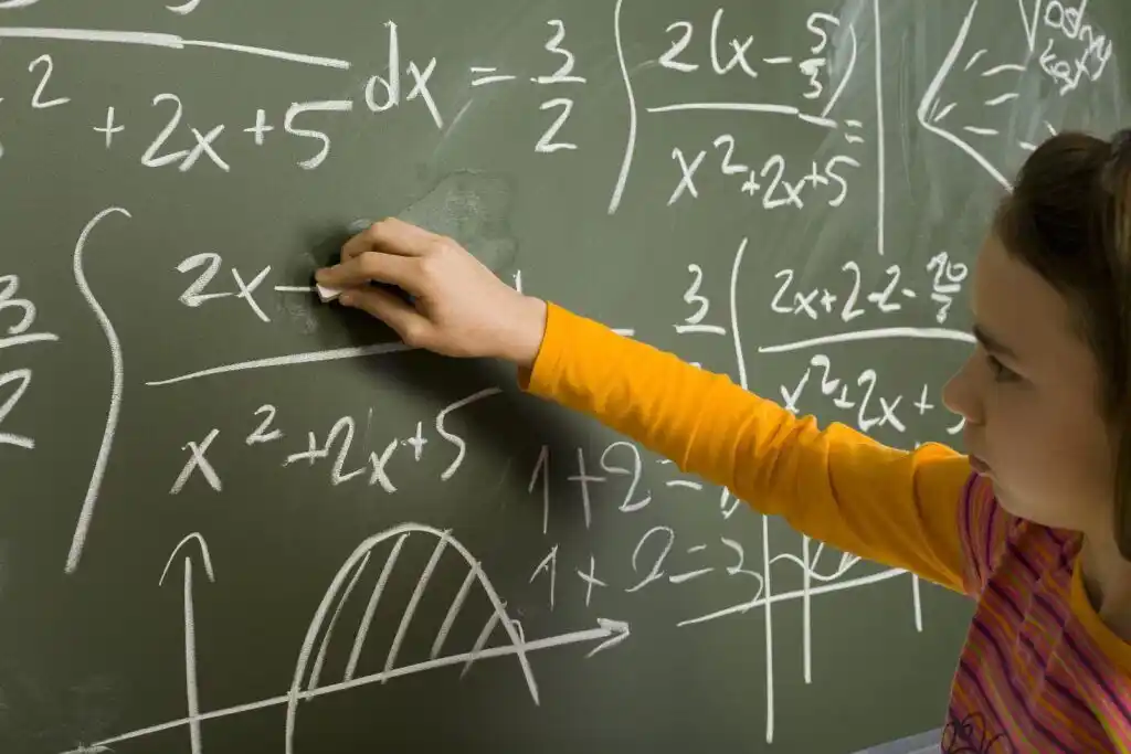 Las escuelas primarias refuerzan Lengua y Matemática con más horas en las aulas
