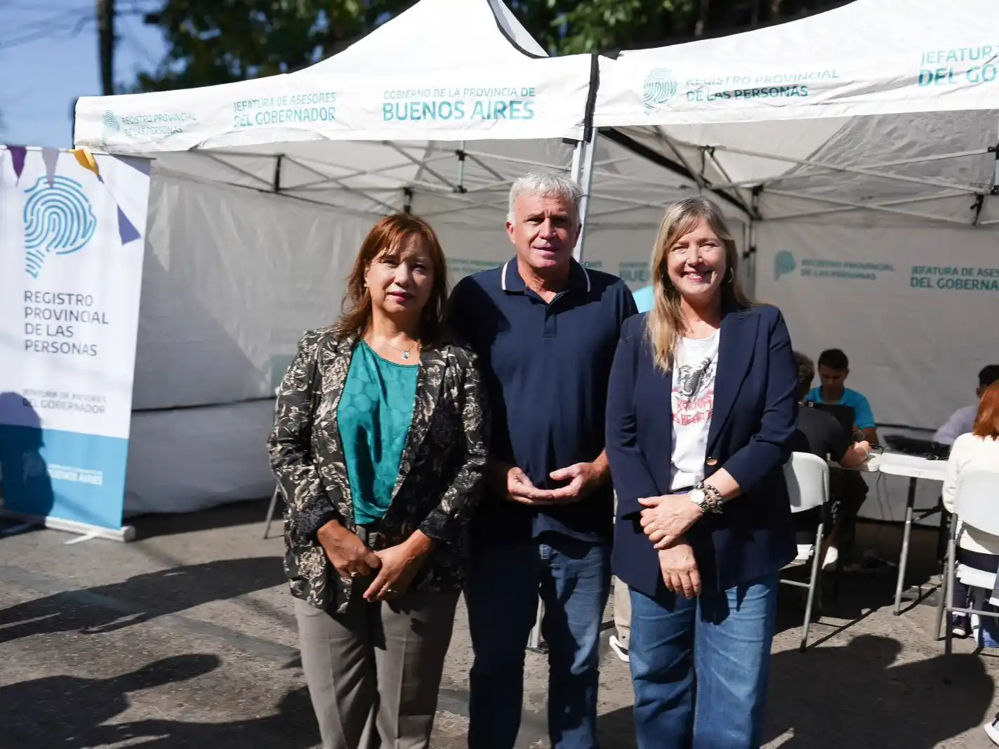 Cristina Alvarez Rodríguez y el intendente Carlos Balor participaron del operativo del Registro Provincial de las Personas en Berazategui, donde se realizaron más de 380 trámites gratuitos.