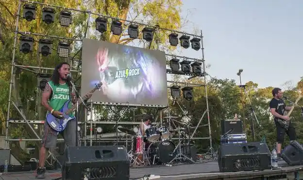 Azul: "Noche de rock" frente al municipio a beneficio de los trabajadores de Fanazul