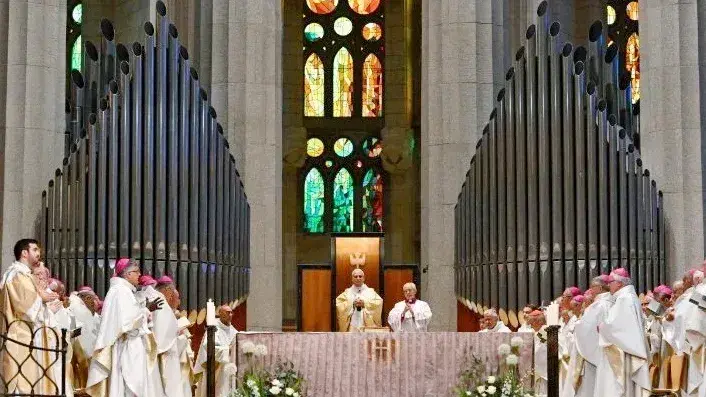 Barcelona: El Papa inaugura la Torre de Cristo, la más alta de la Sagrada Familia