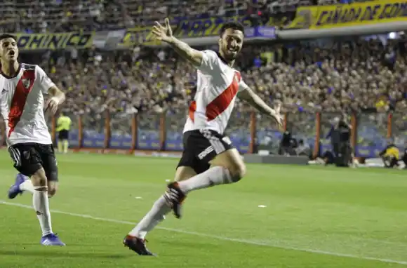 Y un día Scocco se fue de River con títulos y goles a Boca