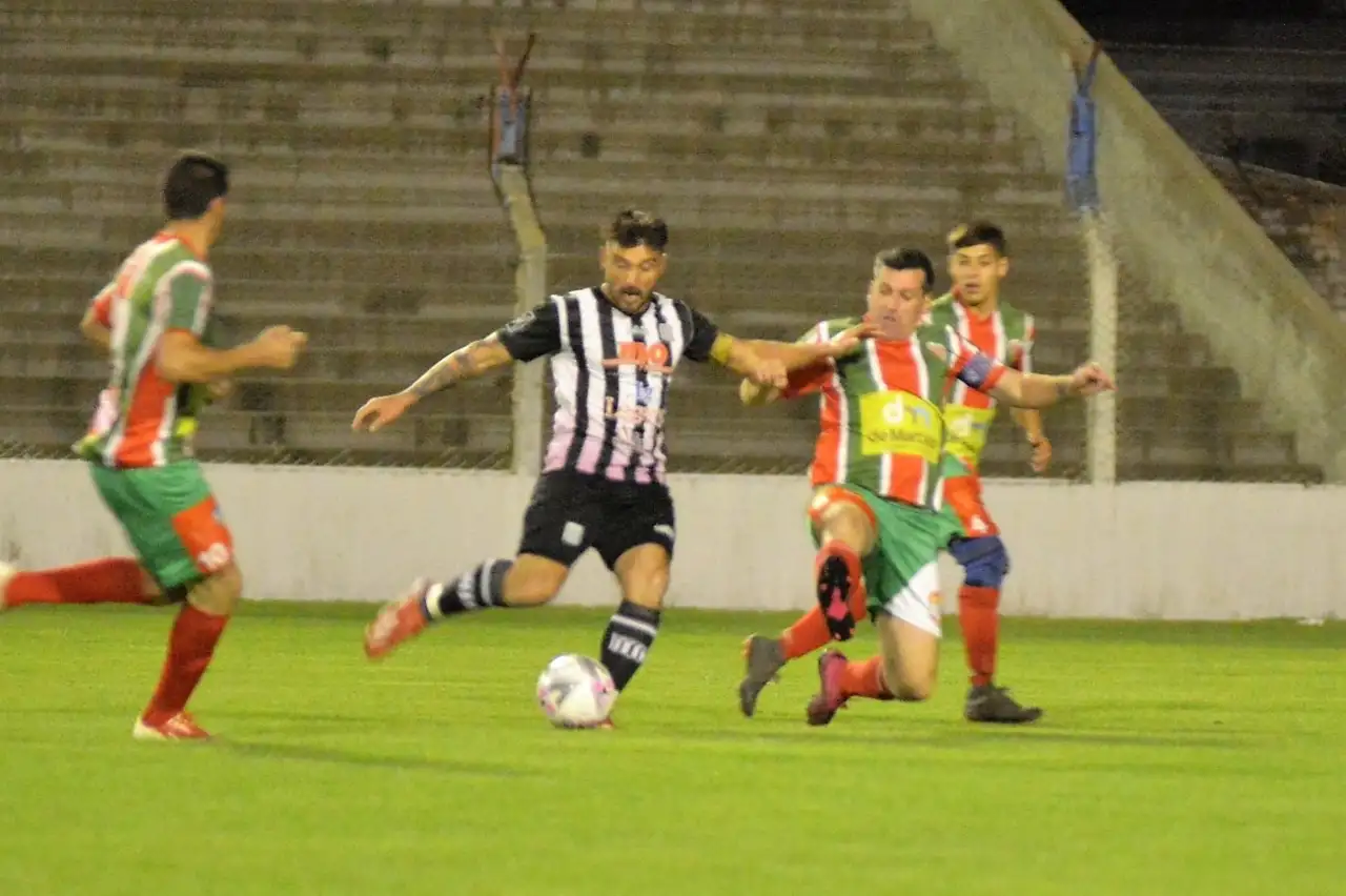 Duelo de capitanes entre Gelmini y Arozarena, en el partido de ida.