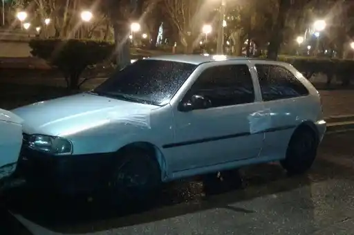 Se bajó del auto y lo amenazó con un arma: fue detenido horas después 