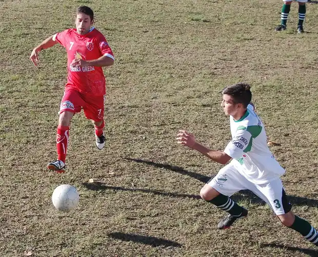 Sarmiento recibe a Pueblo Nuevo y Central Larroque quiere seguir como único puntero